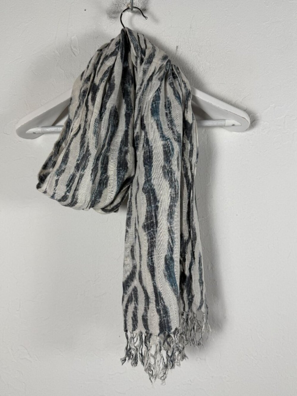 AX Armani Exchange Zebra Print Scarf White Black Fringe One Size 70x28 Boho
